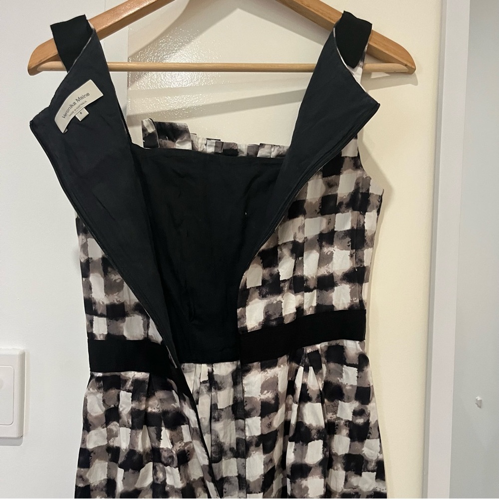 Veronika Maine black & white mid length dress size 8 - Picture 5 of 6